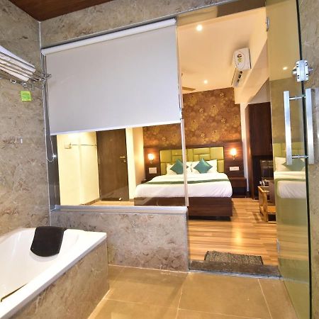 Hotel Candor Amigo Airoli Mind Space Нави Мумбаи Экстерьер фото