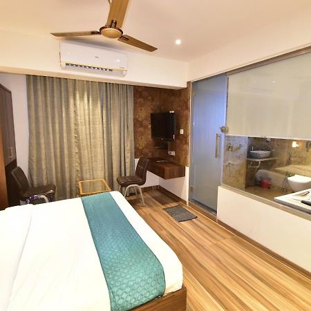 Hotel Candor Amigo Airoli Mind Space Нави Мумбаи Экстерьер фото