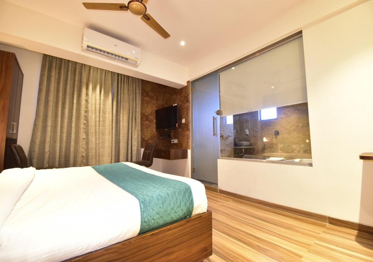 Hotel Candor Amigo Airoli Mind Space Нави Мумбаи Экстерьер фото